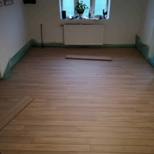 Renovering af gulv med nyt trægulv i bolig